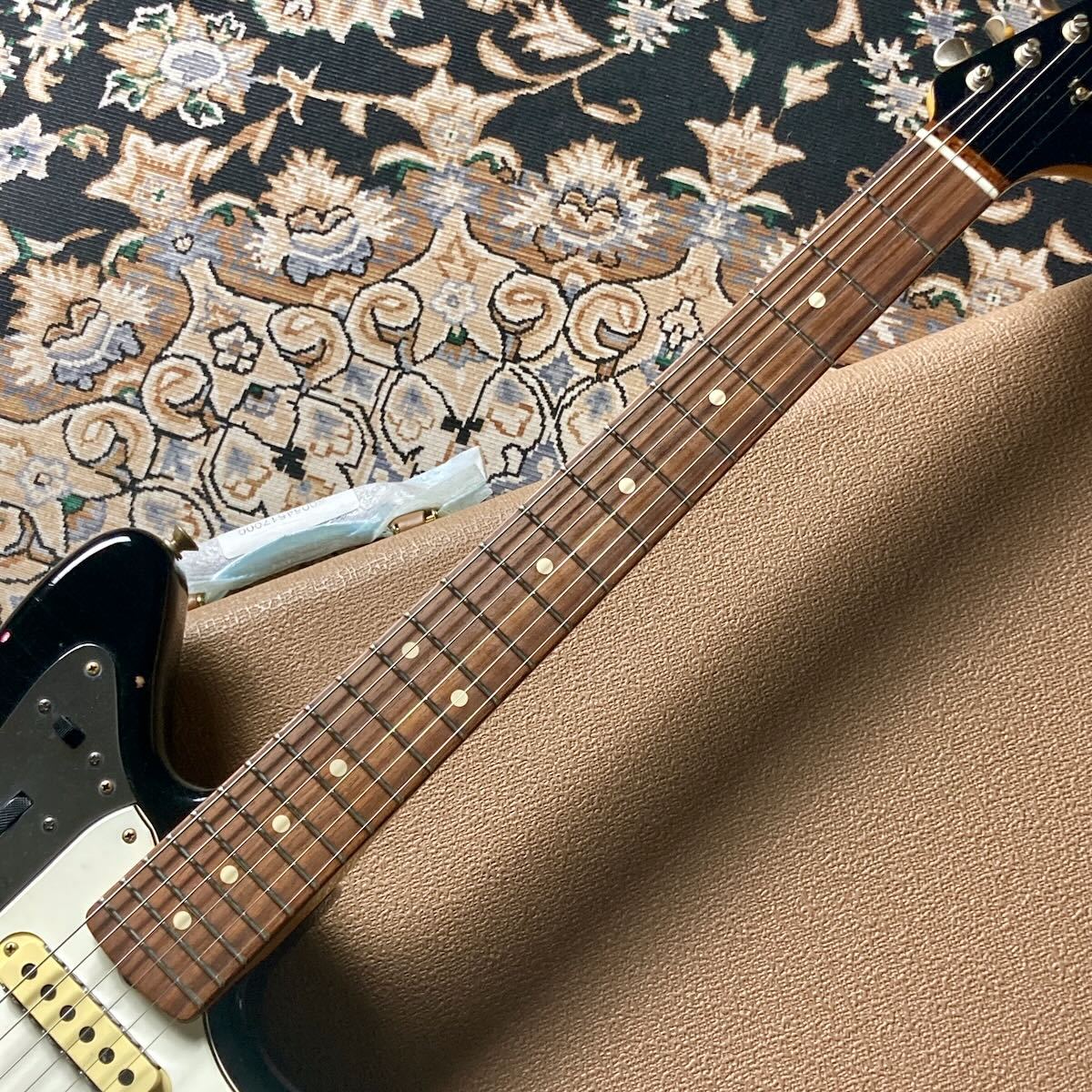 Fender Custom Shop 1962 Jaguar Relic / Black MH Over Pink Paisley