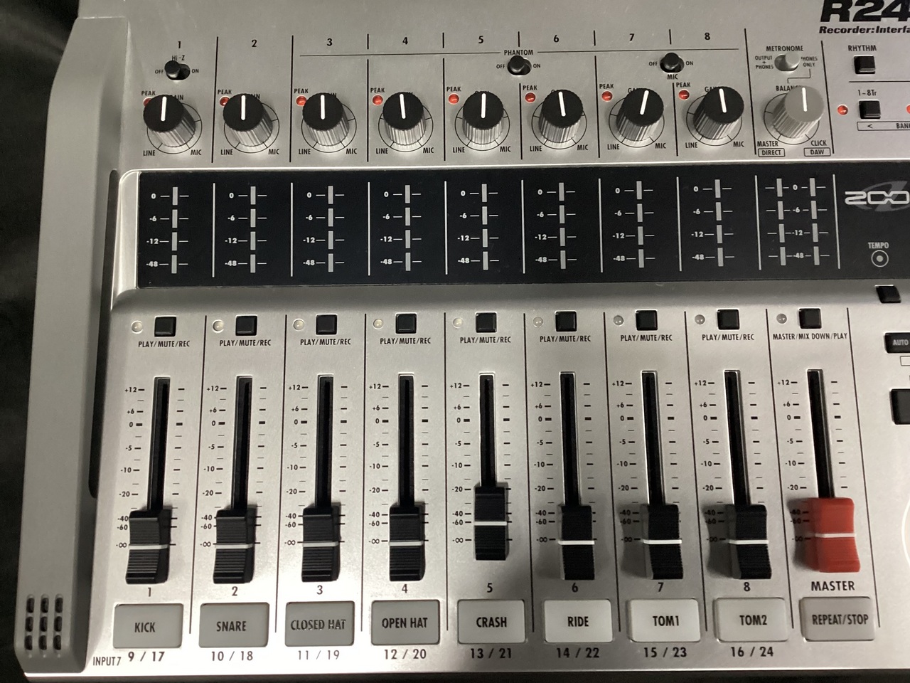 ZOOM R24(ズーム 24トラック マルチトラックレコーダー)（中古）【楽器