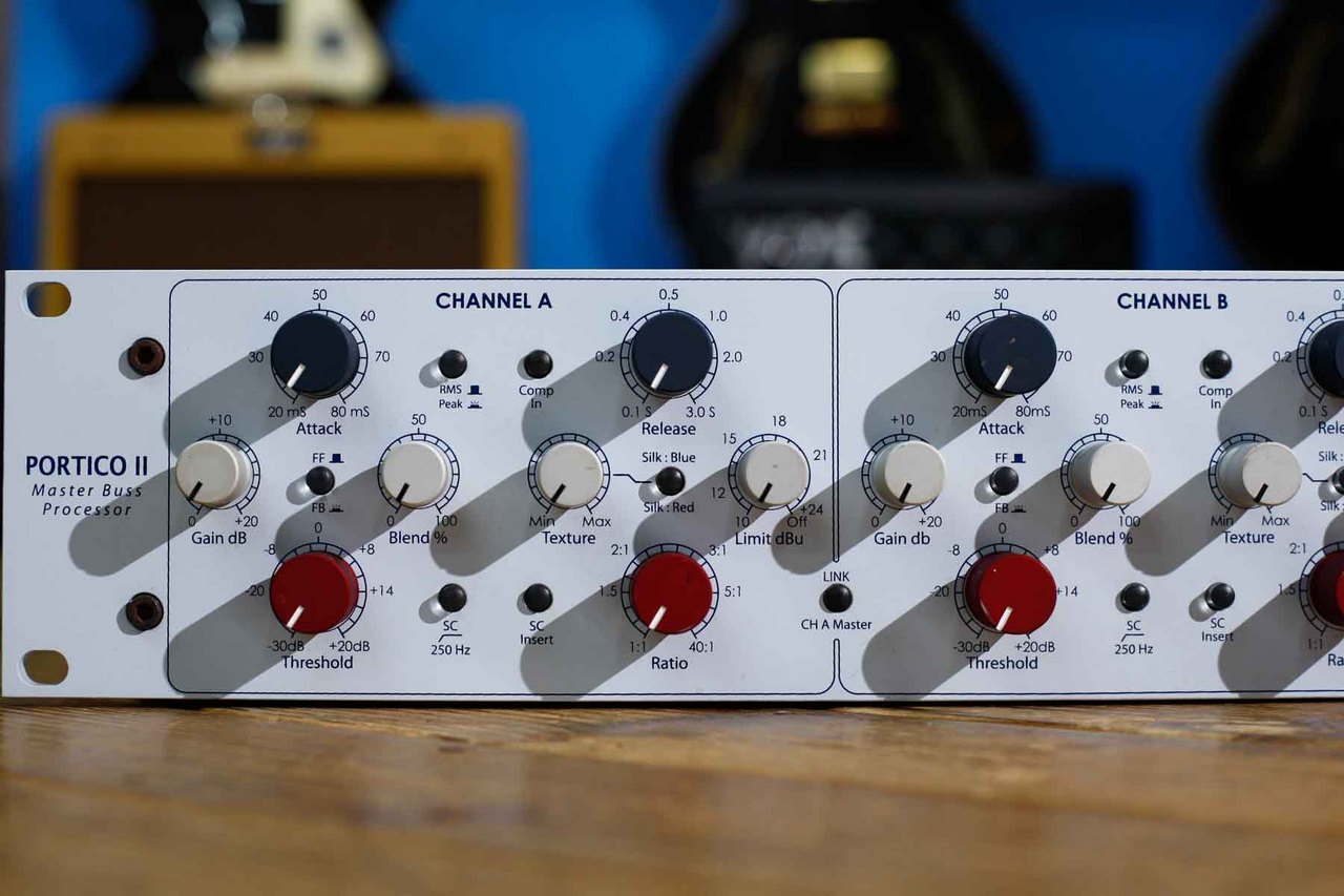RUPERT NEVE DESIGNS Portico II Master Buss Processor Silver