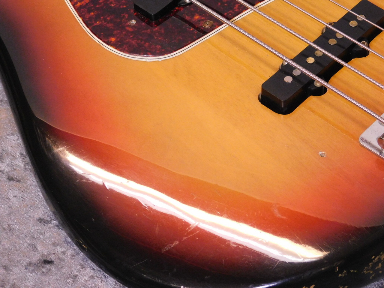 1*R様 エレキベース サンバーストカラー Fender Jazz Bass '72 SB/R（ビンテージ）【楽器検索デジマート】