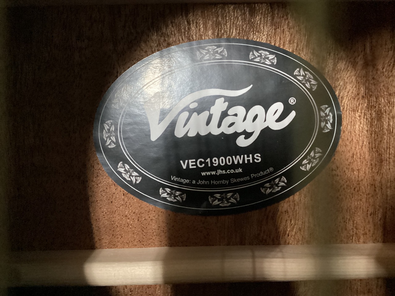 Vintage VEC1900WHS(ヴィンテージギター エレアコ ホワイト)（新品）【楽器検索デジマート】
