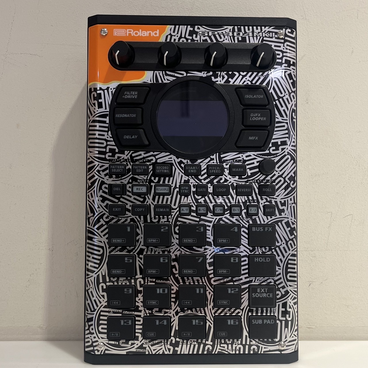 最終価格！美品！roland SP-404MKII 用 芸術品！カスタムプレート 美品！roland SP-404MKII 用 芸術品！ツバメカスタムプレート - メルカリ