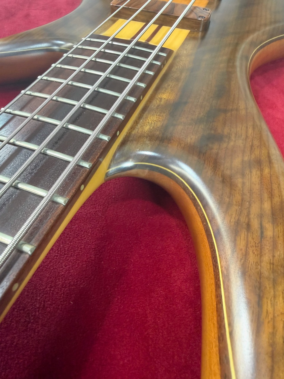 ベース Daniel Fernandez Luthier DC4 Headless DANIEL FERNANDEZ LUTHIER DC4 Headless（中古）【楽器検索デジマート】