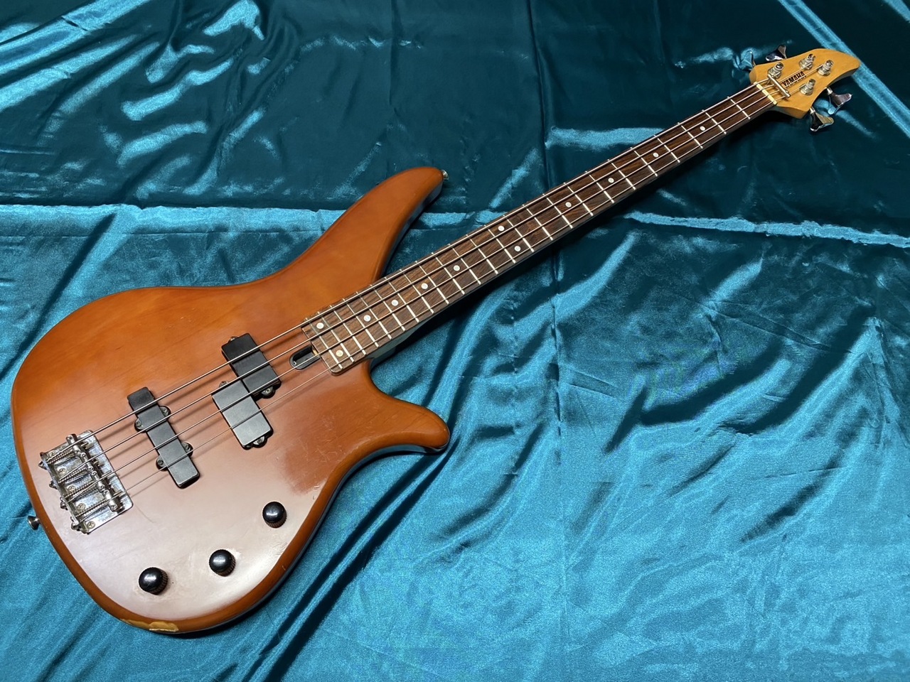ベース YAMAHA RBX360 Yamaha RBX360 Bass Guitar with Gig Bag USED - The Music Den