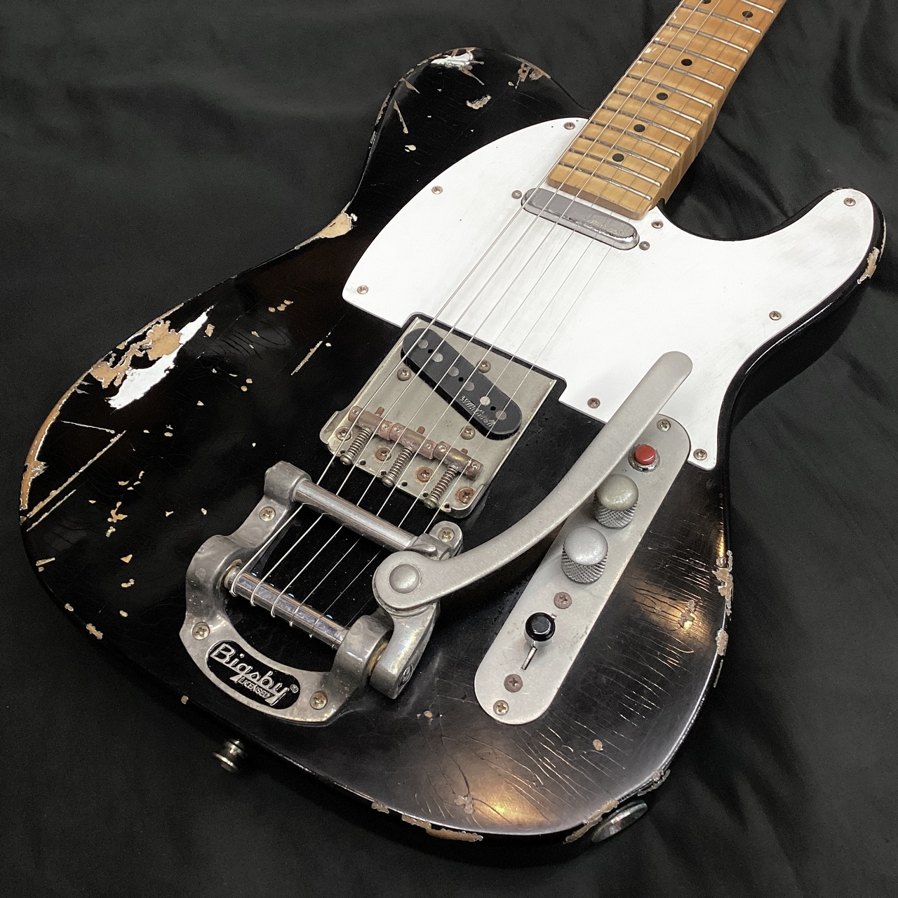 Vintage V52 ProShop Unique Electric Guitar/Black ICON with Bigsby