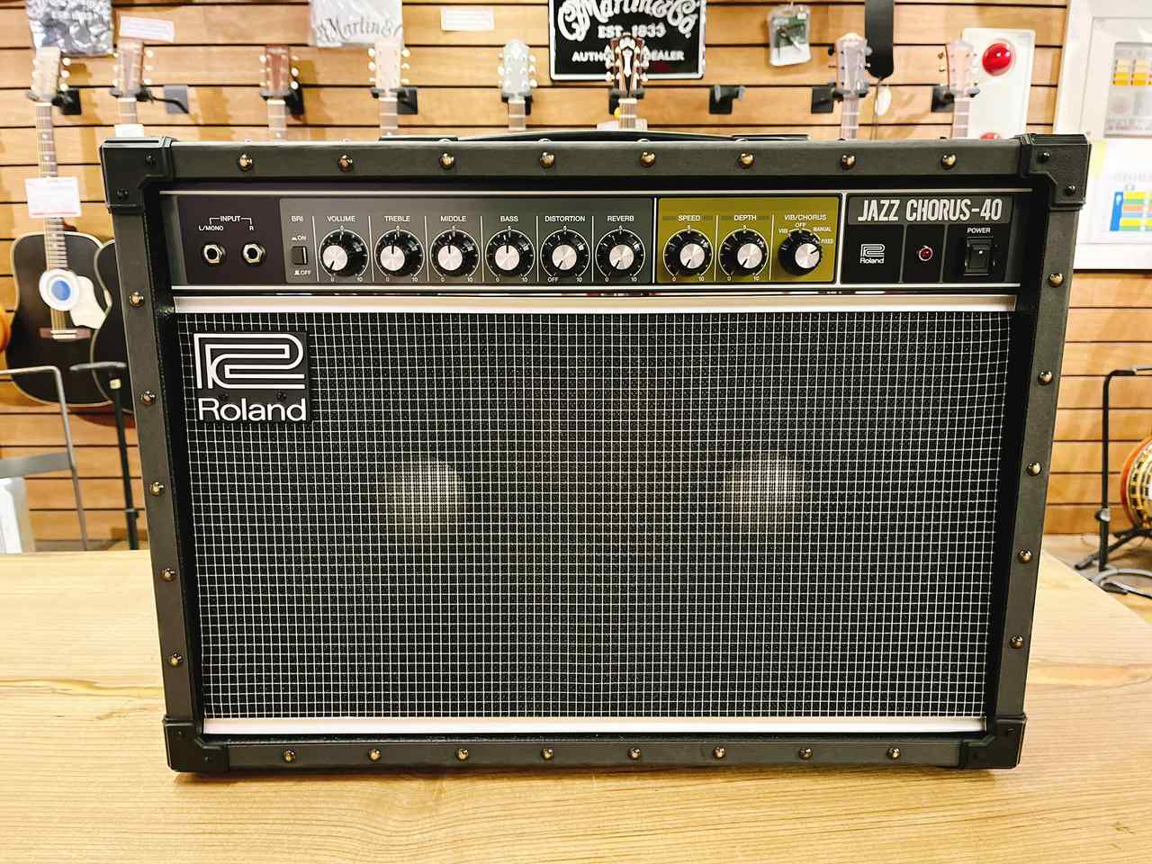 Roland JC-40 Jazz Chorus（新品）【楽器検索デジマート】