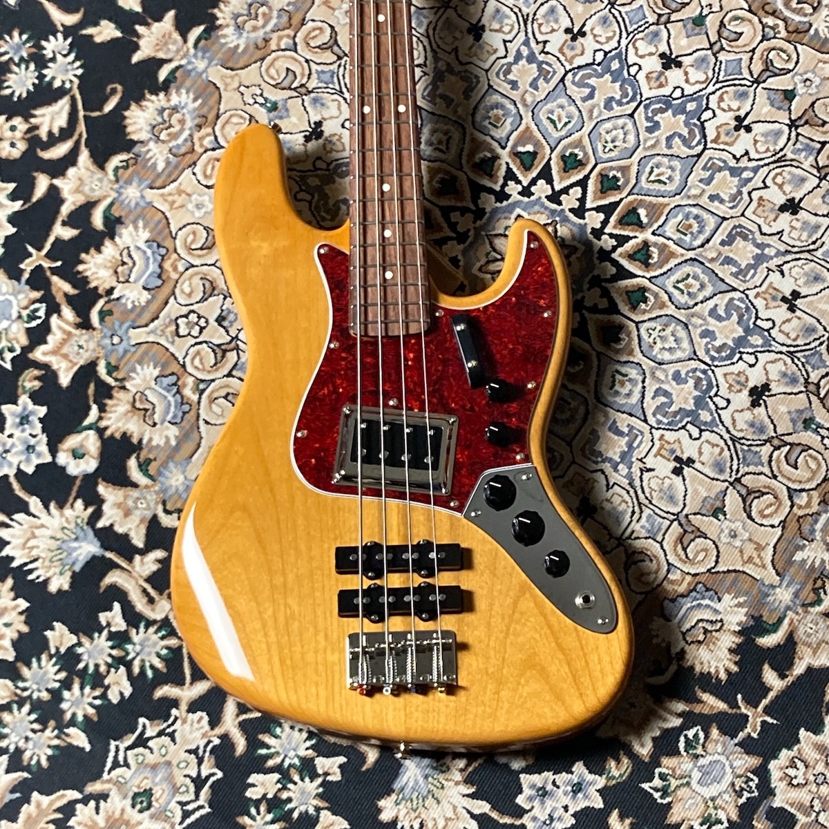 K.Nyui Custom Guitars Custom 