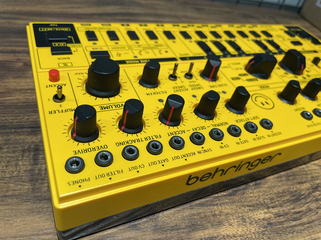 BEHRINGER TD-3-MO-AM Modded Out モデル（中古）【楽器検索デジマート】