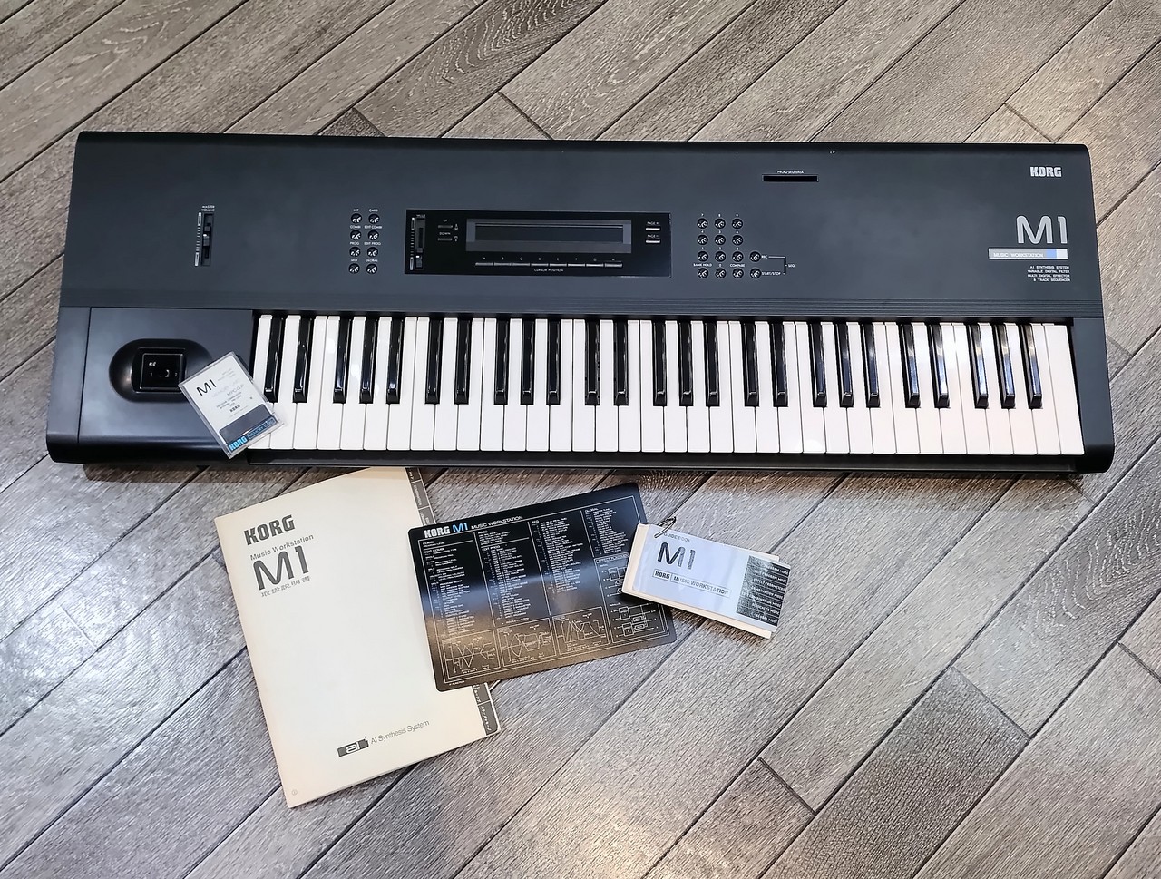 楽器・機材KORG M1 本体 - 鍵盤楽器