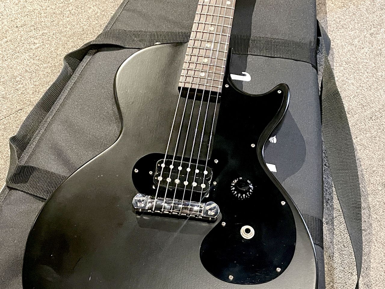 Gibson Melody Maker Satin Ebony（中古）【楽器検索デジマート】