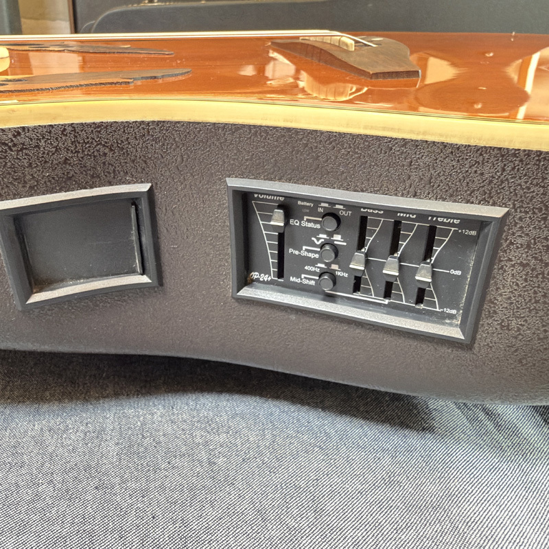 Ovation Celebrity Deluxe CC247（中古）【楽器検索デジマート】