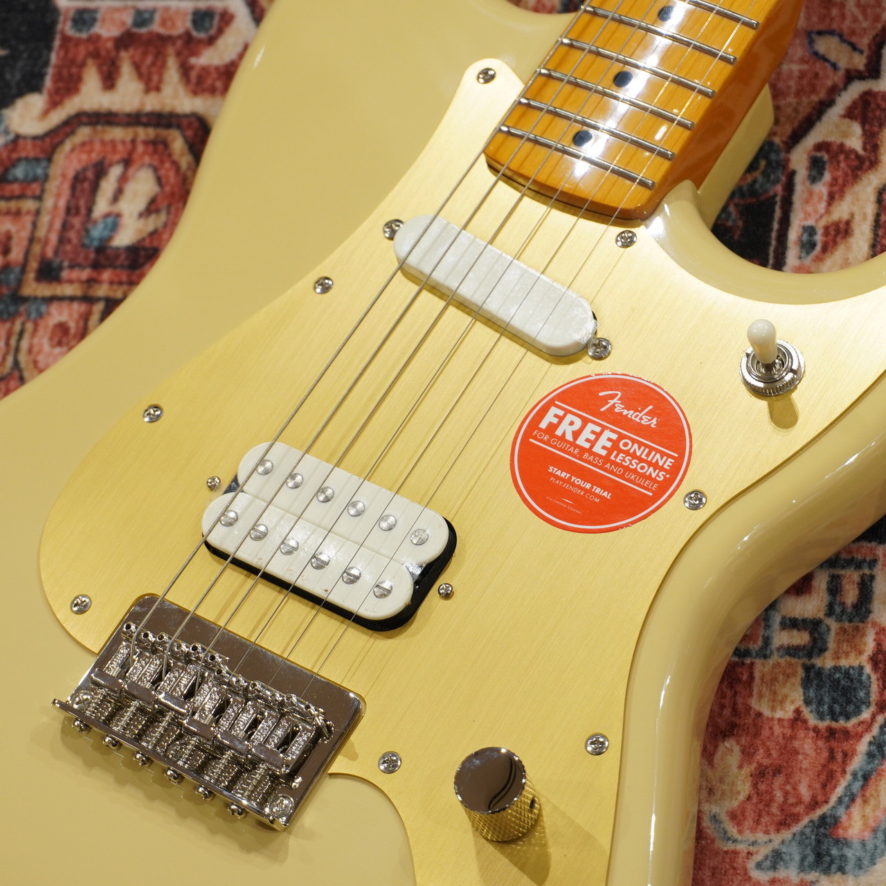 Squier by Fender Classic Vibe Duo-Sonic HS Gold Anodized Pickguard