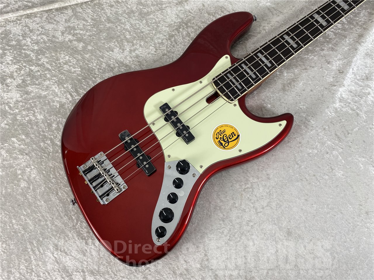 Sire Marcus Miller V7 New Gen 4-String (Candy Apple Red) （新品