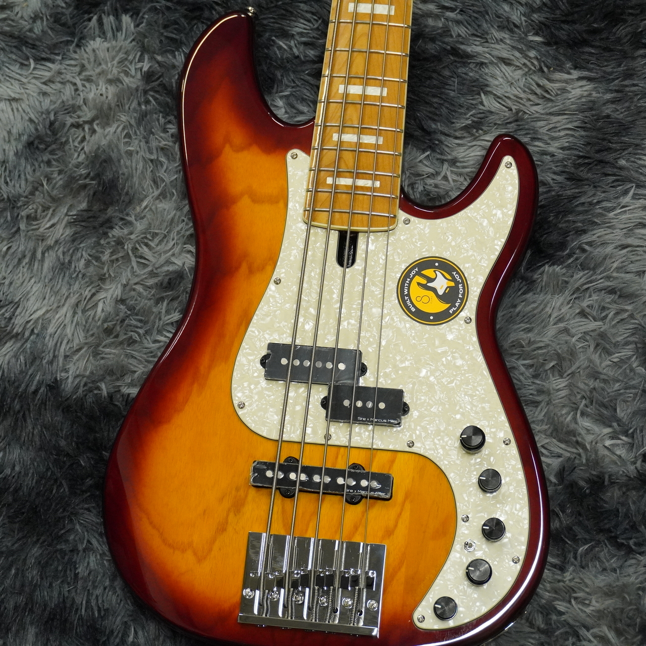 Sire Marcus Miller P8 5st TS (Tobacco Sunburst) 【2025年製