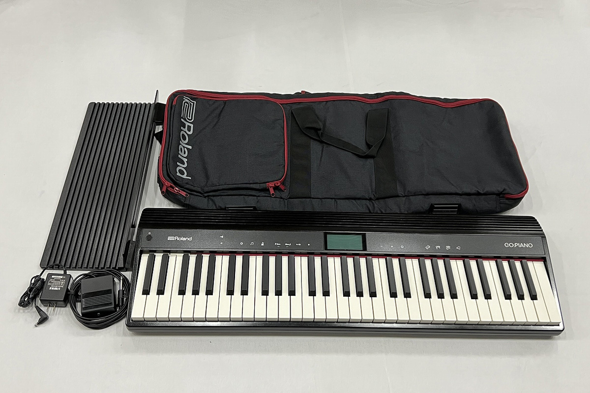 GO:PIANO Entry Keyboard (GO-61P)とヘッドホン