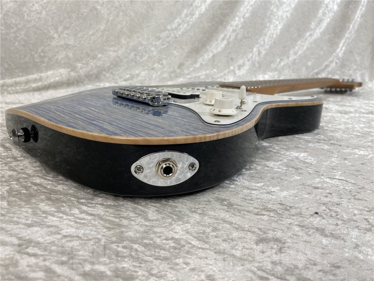 Suhr Standard Plus (Faded Trans Whale Blue Burst / Roasted Maple