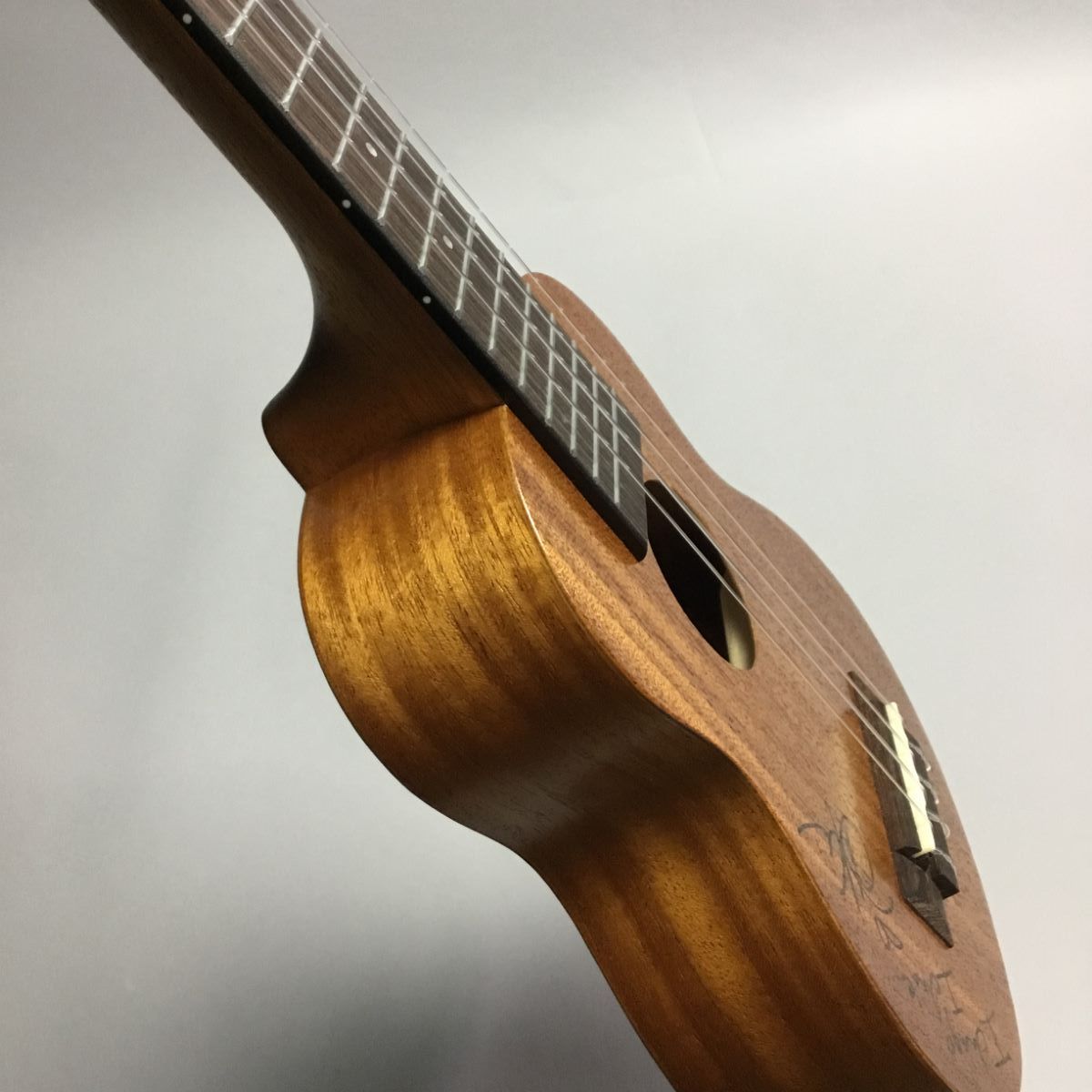 最新情報 値下げ Shima Ukulele ソプラノ ロングネック Jakeサイン入り