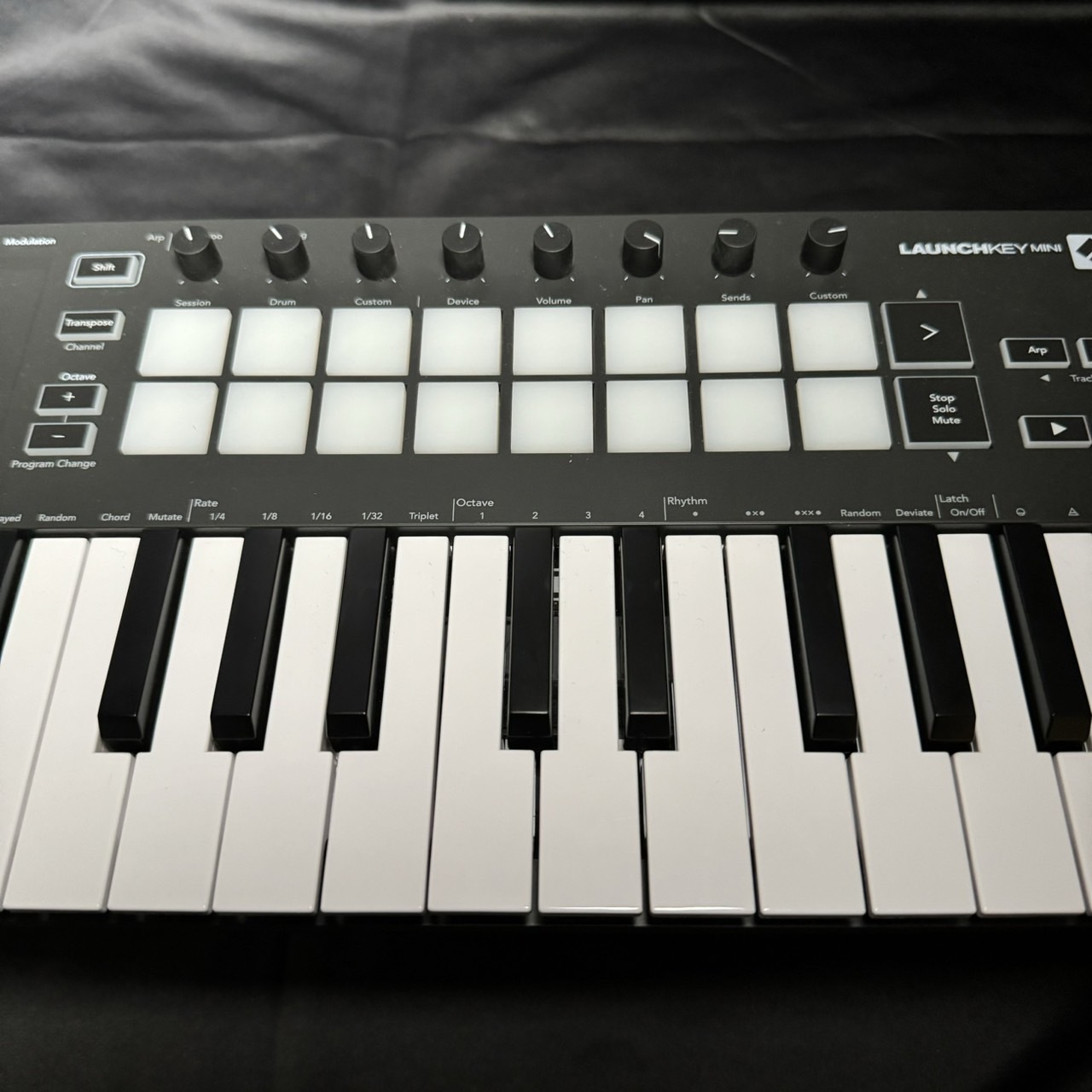 Novation LAUNCHKEY mini MK3 25鍵盤 MIDIキーボード【現物画像 / 展示