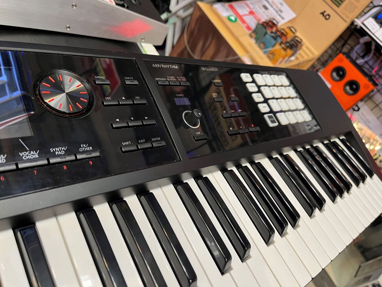 Roland FA-07【中古】（中古）【楽器検索デジマート】