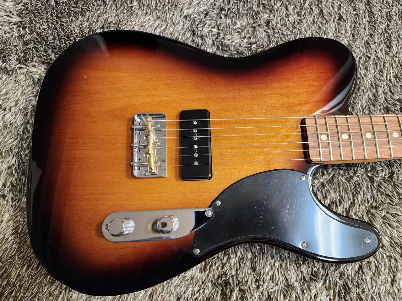 Fender エレキギター Noventa Telecaster (2-Color Sunburst/Pau Ferro)-