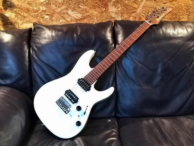 Ibanez 【求めるサウンドを実現】AZ2402 - Pearl White Flat - 【NEW