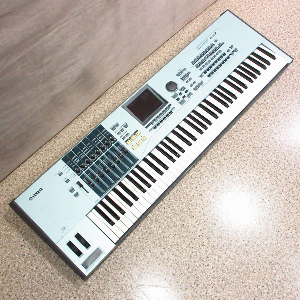 YAMAHA MOTIF XS7 
