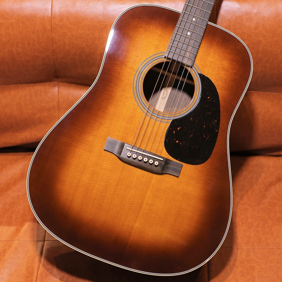 Martin D-28 Standard Ambertone【中古品】【個性的なバーストカラー