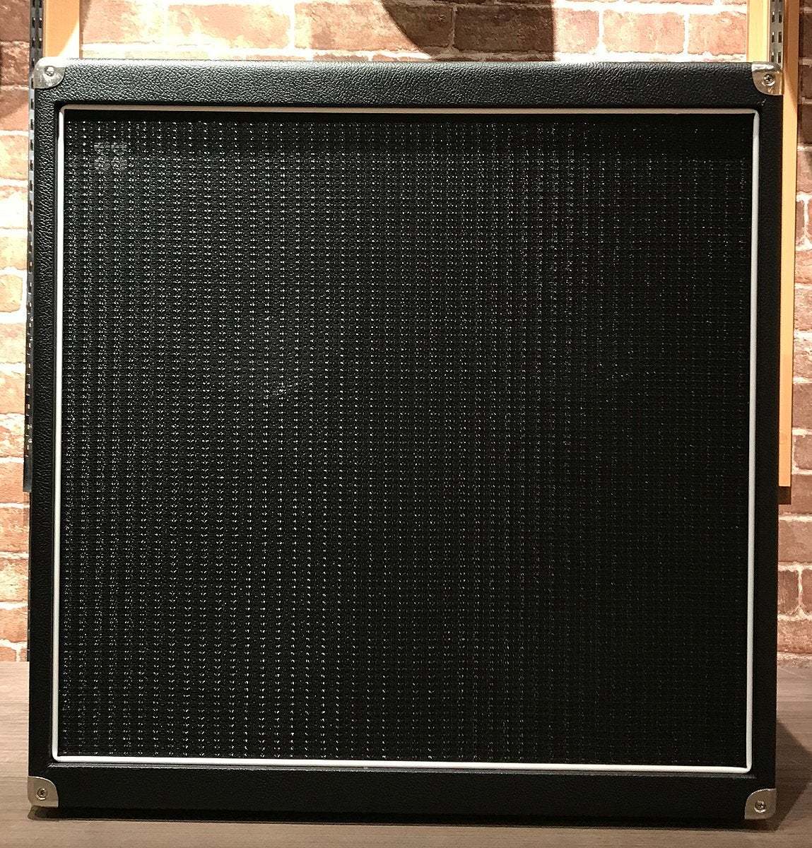 String Driver SD410 Cabinet Open Back Black Grill Celestion G10