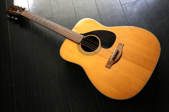 YAMAHA FG 180 赤ラベル　red label 美鳴　メンテ済み YAMAHA FG-180 赤ラベル 1970年製 - YouTube