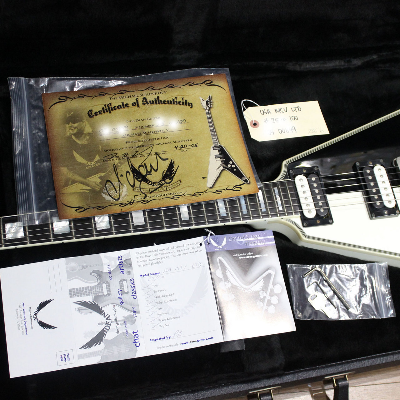 DEAN USA FLYING V MS モデル限定品 MICHAEL SCHENKER V 2005年製です