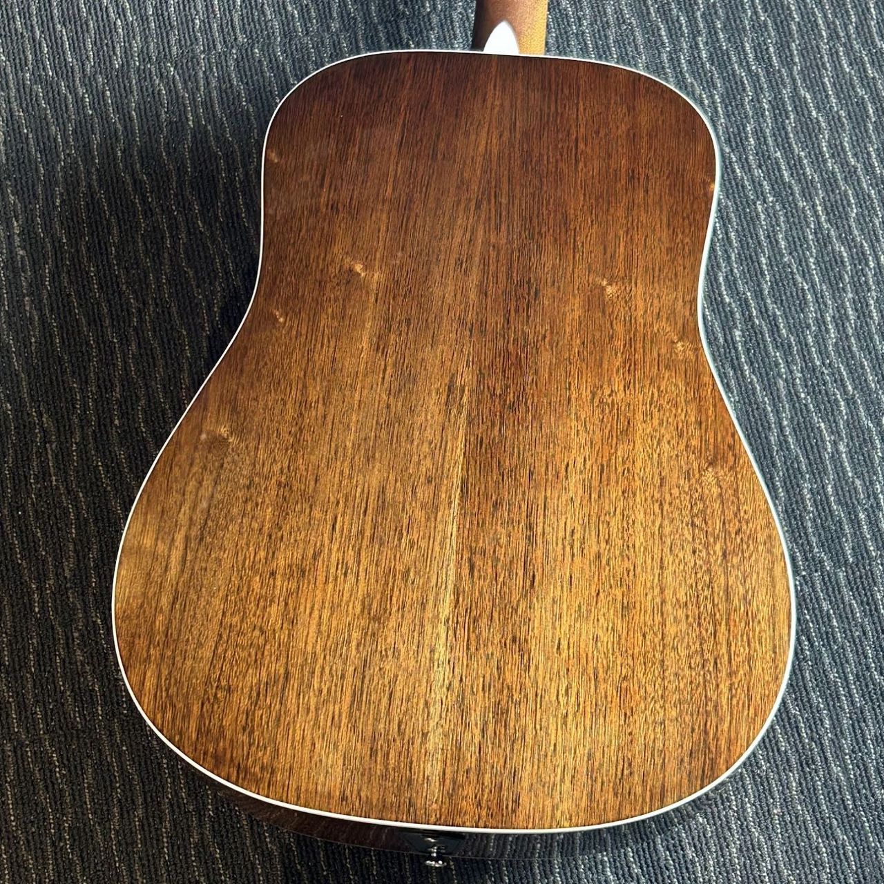 Martin D-13E Retro Walnut AT スプルース／ブラックウォルナット