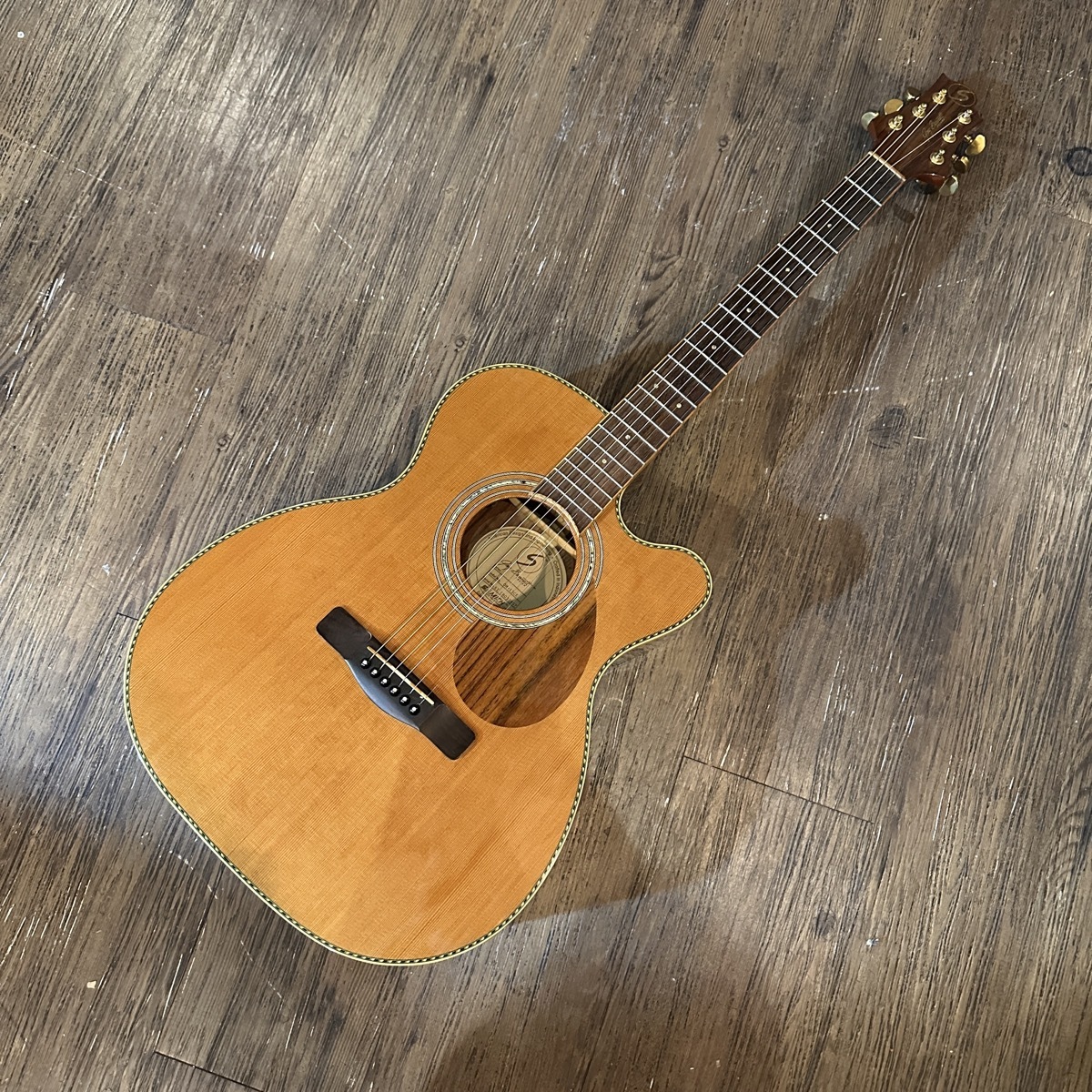 NEW/Greg Bennett OM-8CE特価品@guitarshoptantan - YouTube