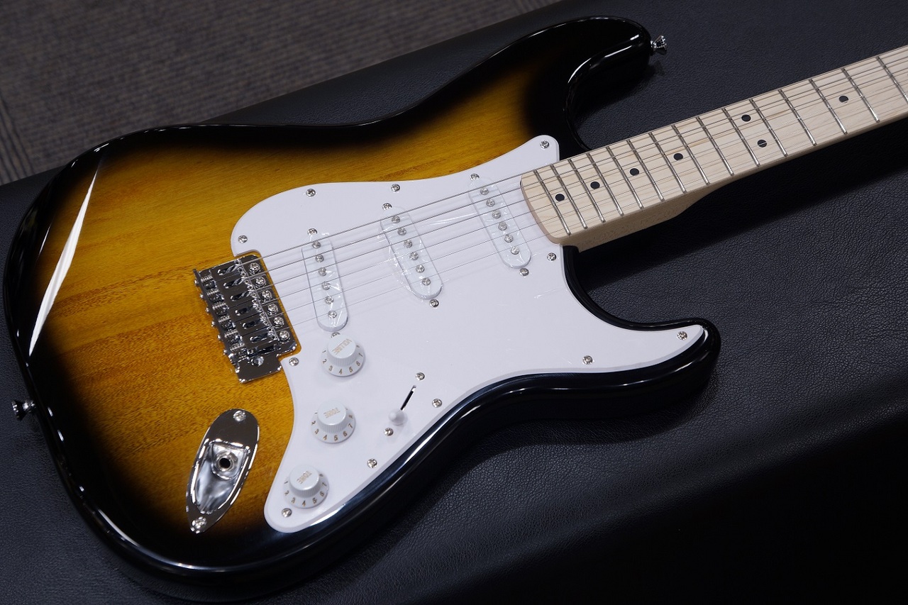 Squier by Fender Sonic Stratocaster Maple Fingerboard White Squier by Fender Sonic Stratocaster Maple Fingerboard White