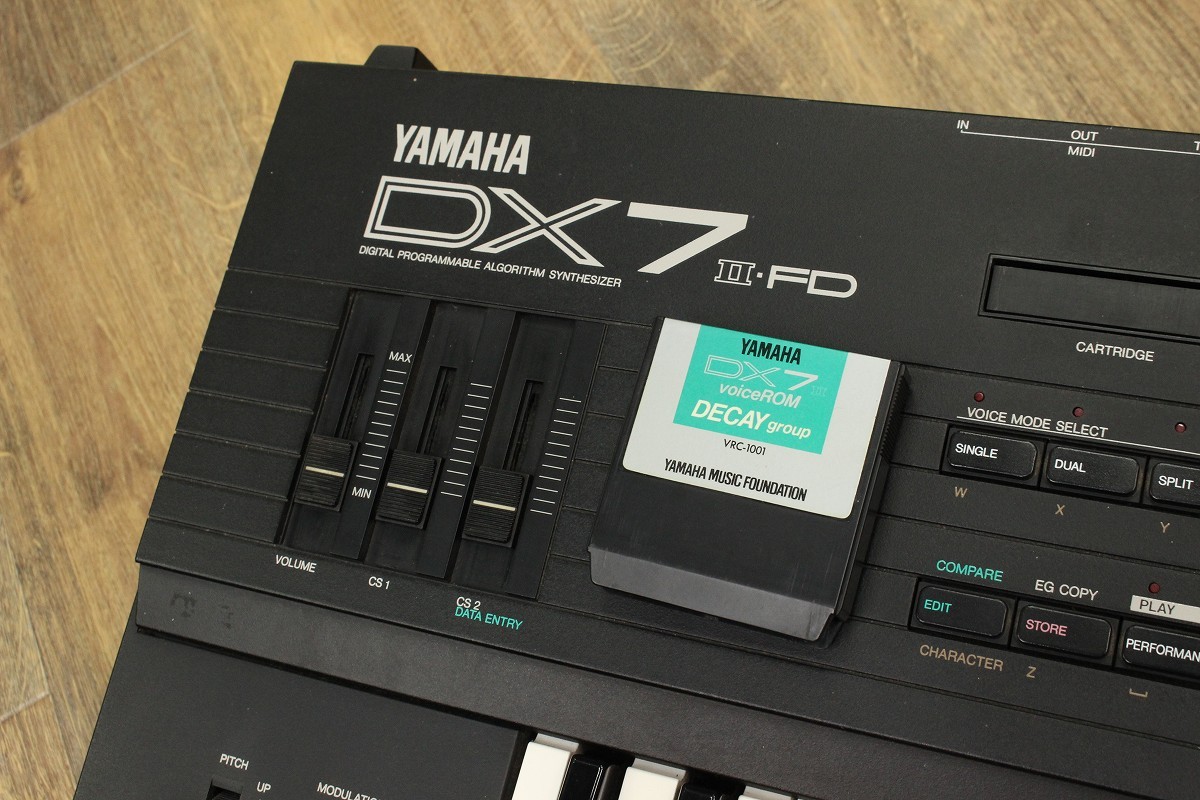 【YAMAHA DX7II FDデジタルシンセサイザー】中古品 YAMAHA DX7II-FD 【キーボードマート新宿】【新宿店】（中古/送料無料