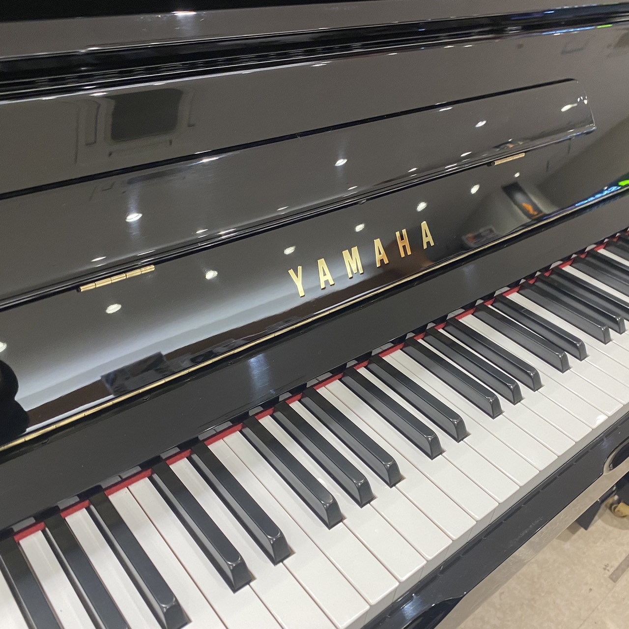 ヤマハ YAMAHA アップライト ピアノ U3 ピアノカバー 黒 赤