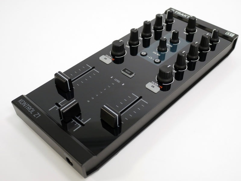Native Instruments TRAKTOR Kontrol Z1　美品 NATIVE INSTRUMENTS TRAKTOR KONTROL Z1（中古）【楽器検索デジマート】