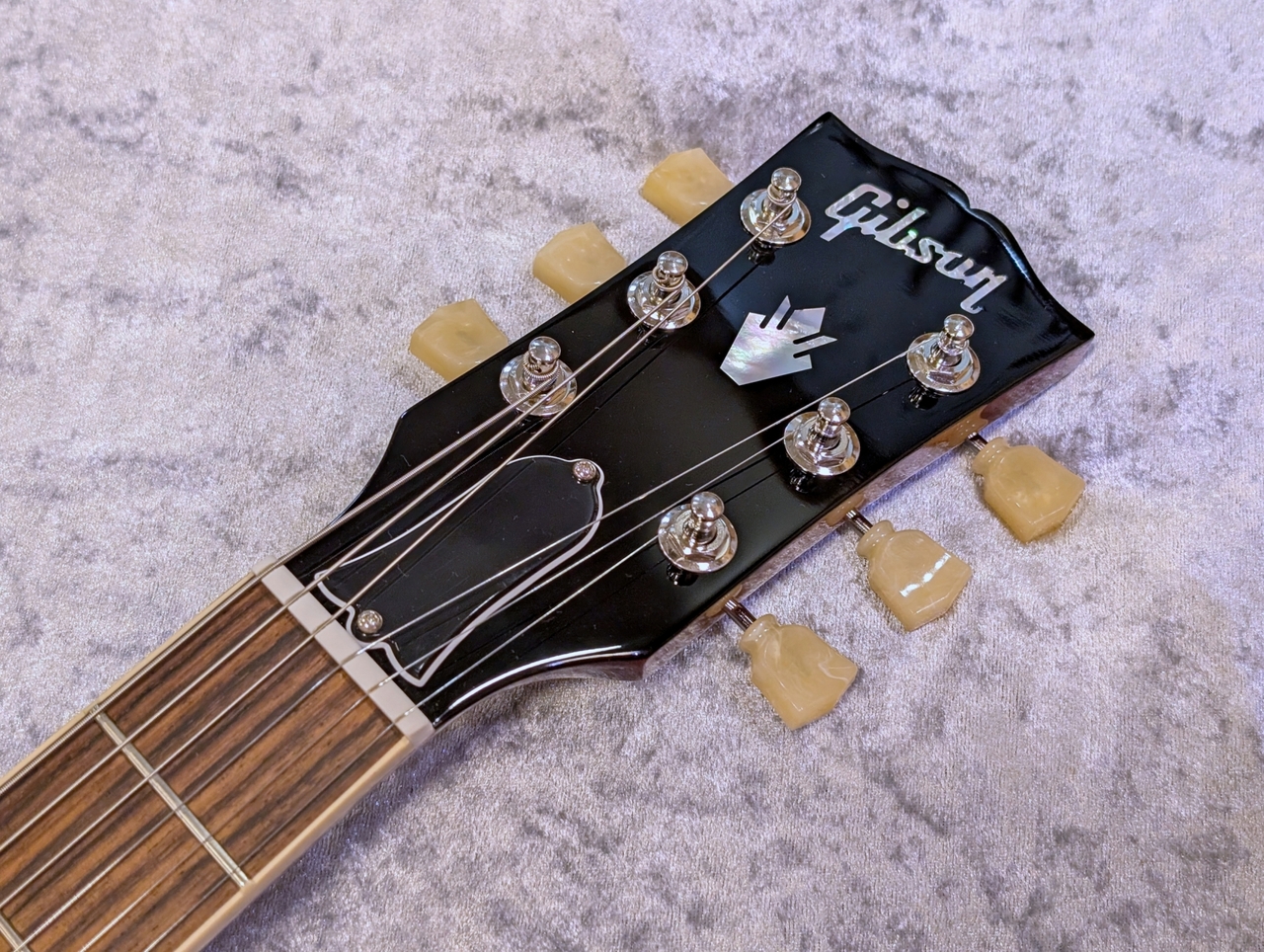 【新品同様】Gibson SG Standerd 2025年モデル・レアカラー Gibsonの多彩なカラーを揃えた『Custom Color Series』から『SG