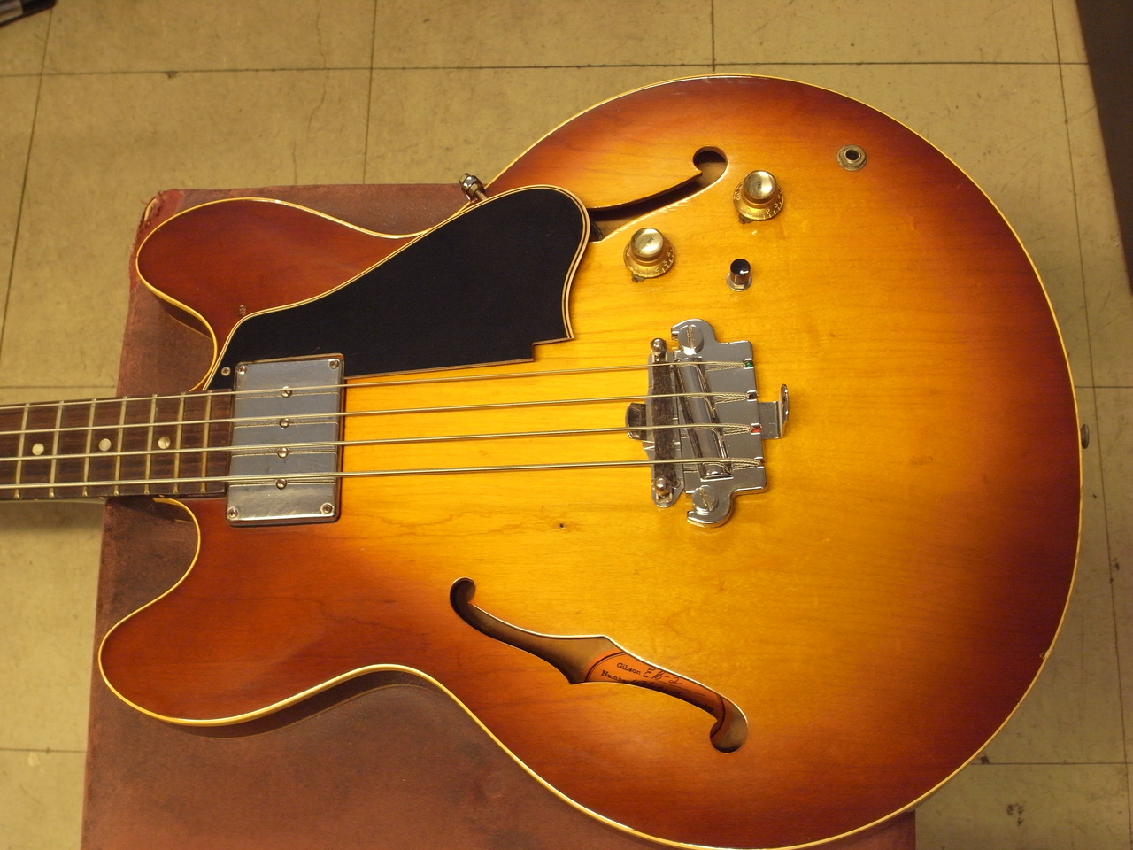 Gibson EB-2 1966年製 Vintage Gibson EB-2 Sunburst 1966 | Cream City Music