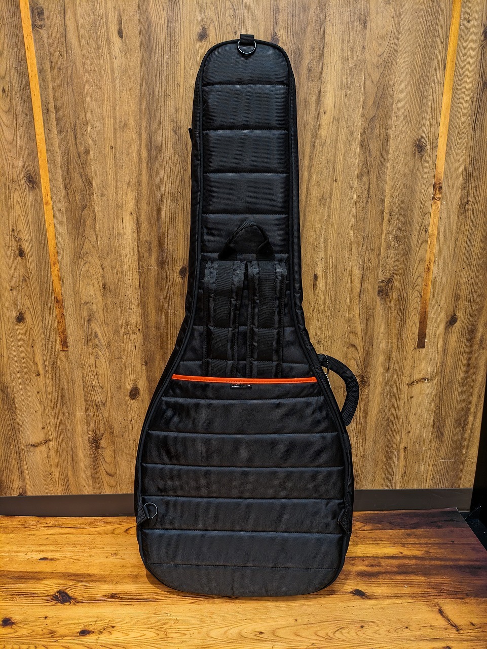 MONO M80 AD-BLK Classic Acoustic/Dreadnought Guitar Case, Black  【即納可能】【横浜店】（新品/送料無料）【楽器検索デジマート】