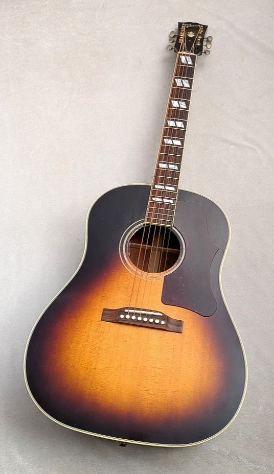 Gibsonサザンジャンボ・カスタム southern jumbo custom Gibson Southern Jumbo |ドルフィンギターズ