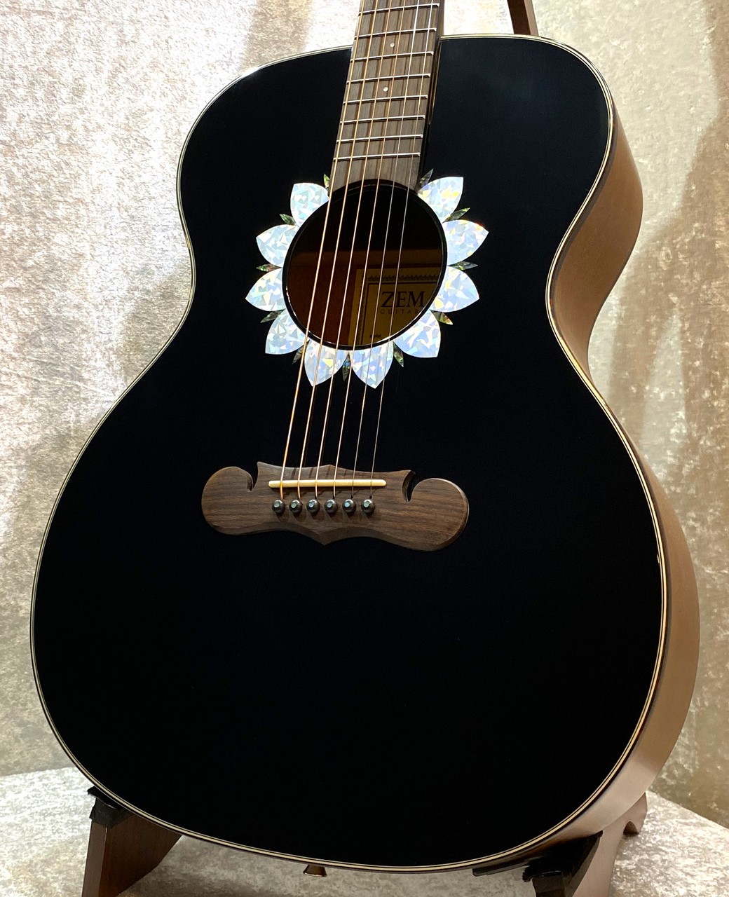 Zemaitis CAG-90F Gloss Black Mother of Pearl #ZE24122462