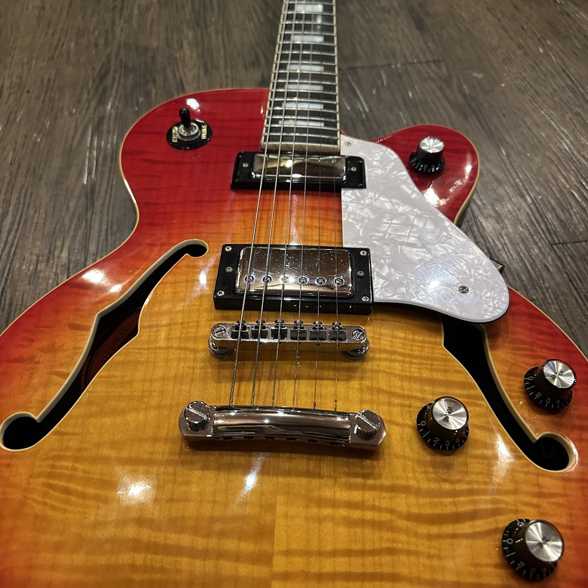 Epiphone AlleyKat Vintage Sunburst Electric Guitar（中古