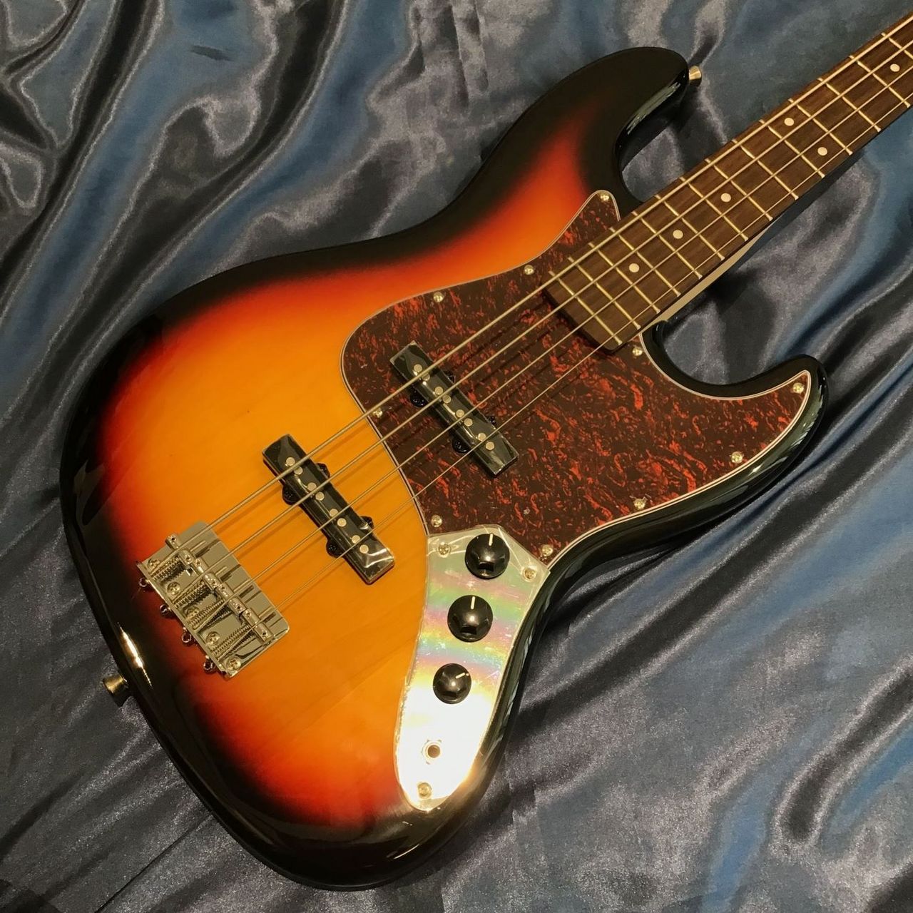 美品 レジェンド エレキベース サンバースト ストラップ付き Legend