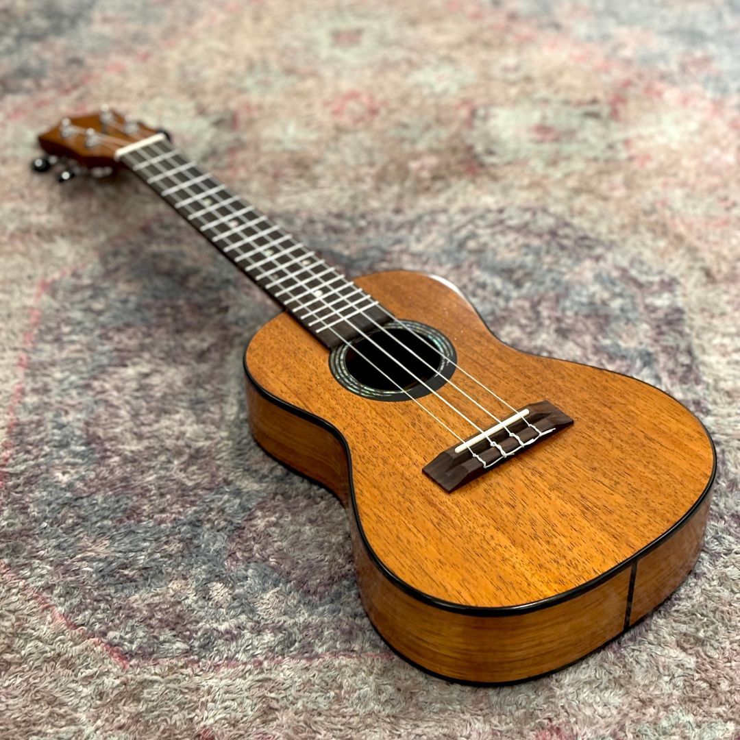 KUMU Feather / Concert [CF-52A] <ボディ厚55mmのハワイアン・コア