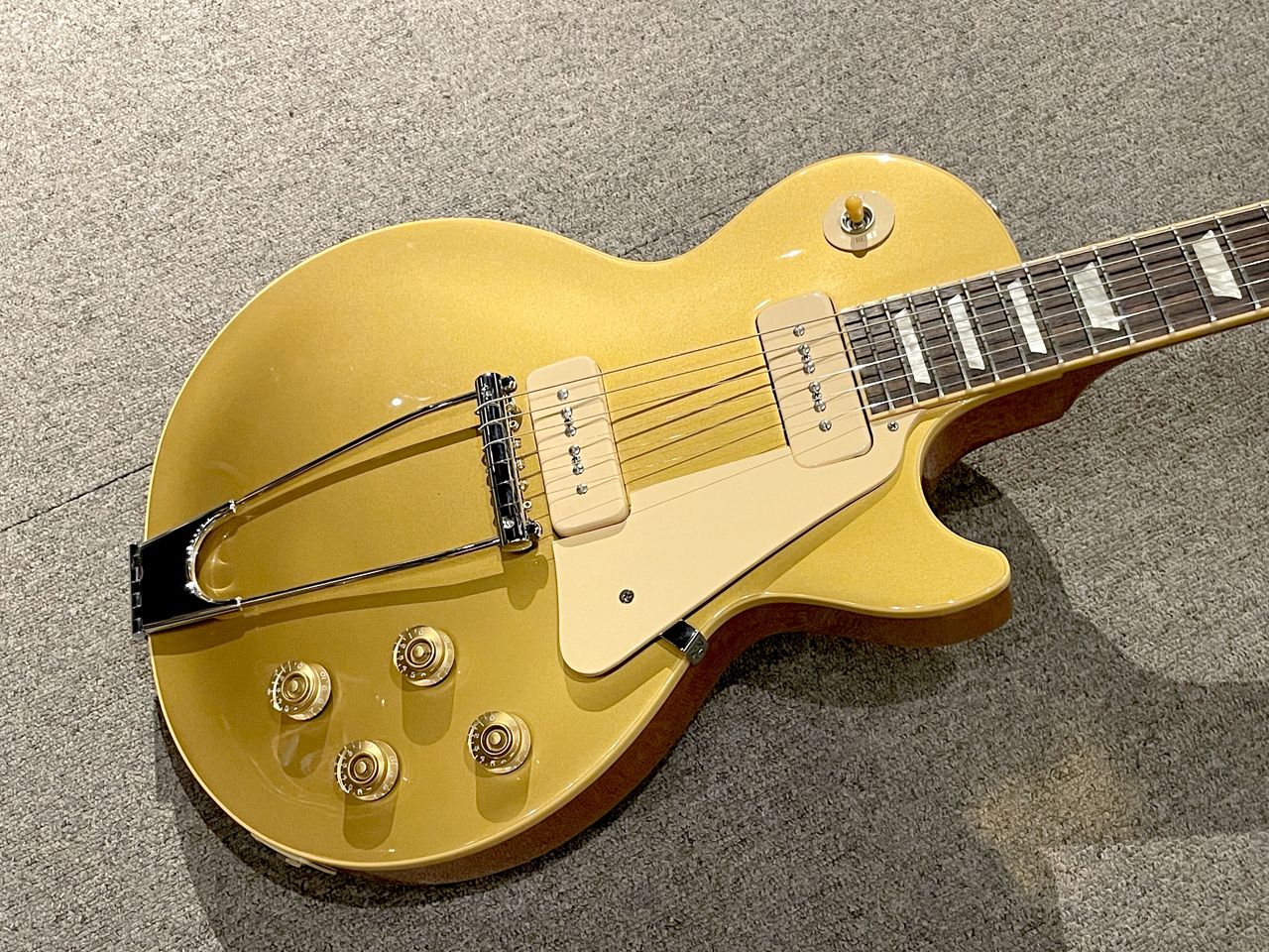 ギター Gibson lespaul tribute 60s p90 Gold Top Gibson Limited Run Les Paul Studio '60s Tribute Electric