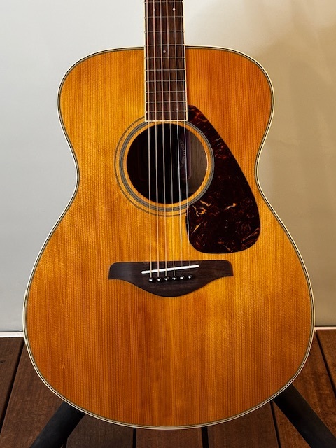 YAMAHA FS720S ※当店では初心者の方を対象に「アコギの弾き方教室」を