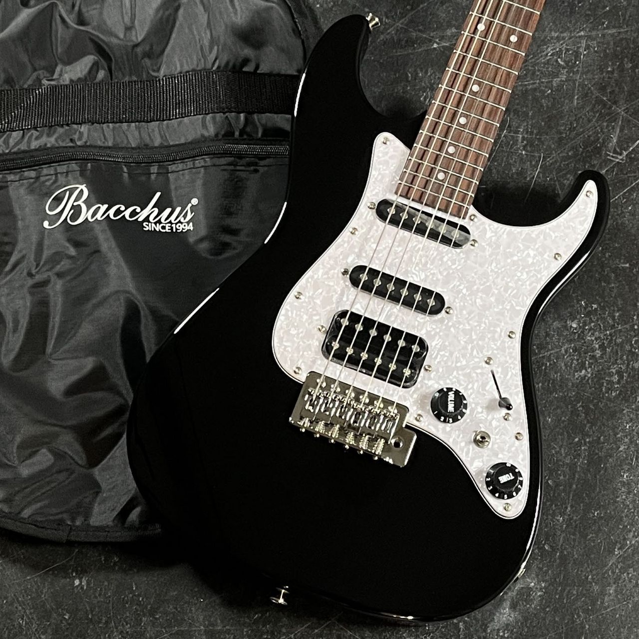 Bacchus 【現物写真/2.96kg】 GS-Mini BLK ストラトキャスター エレキ