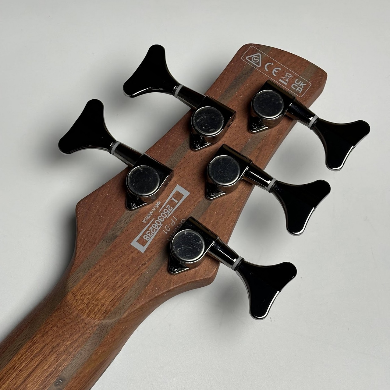 STR LS42 4弦ベース 24フレット アクティブ STR LS42 4弦ベース 24