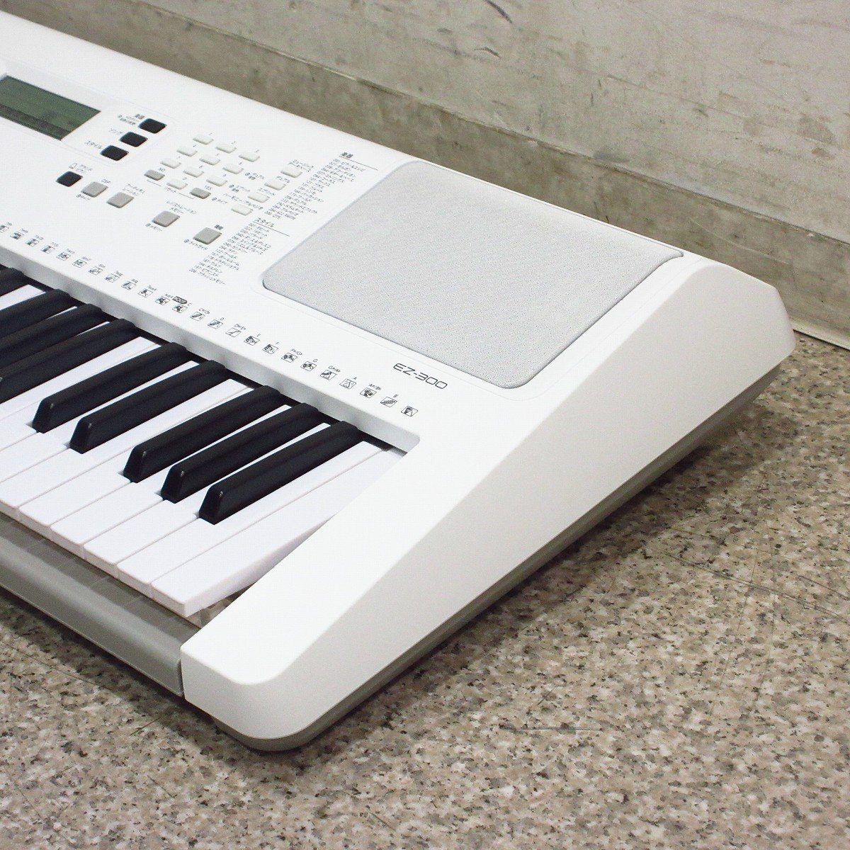 新品未使用 YAMAHA EZ-300 電子ピアノ 光る鍵盤 ヤマハが8年ぶりに“鍵盤が光るキーボード”発表！ 楽器メーカー