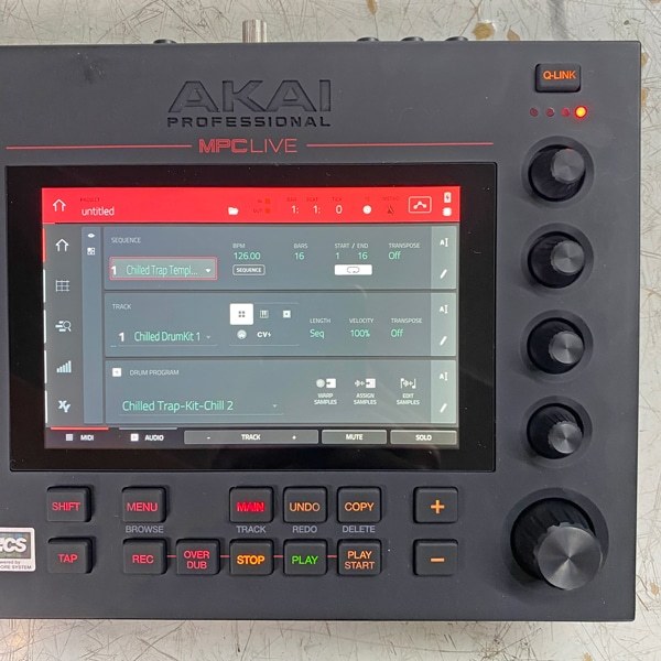 AKAI MPC Live（中古）【楽器検索デジマート】